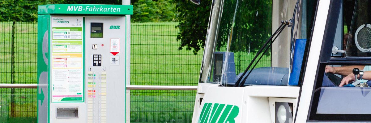 Automat an der Haltestelle