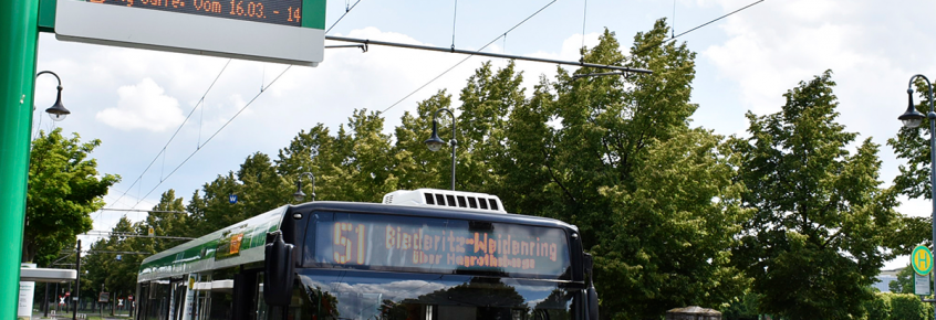 Buslinie 51 an der Haltestelle Messegelände