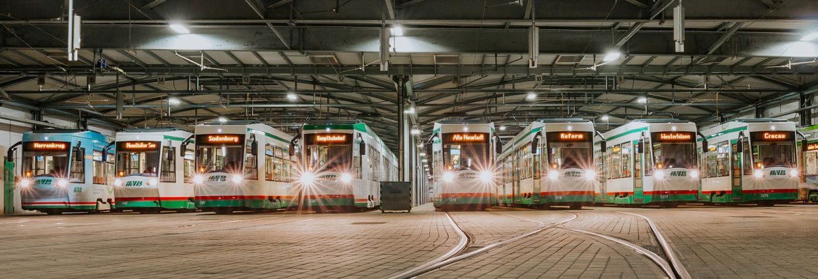 Straßenbahnen in einem Straßenbahndepot