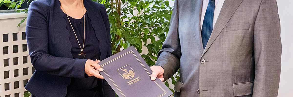 Birgit Münster-Rendel, MVB-Geschäftsführerin und Oberbürgermeister Dr. Lutz Trümper nach der Vertragsunterzeichnung