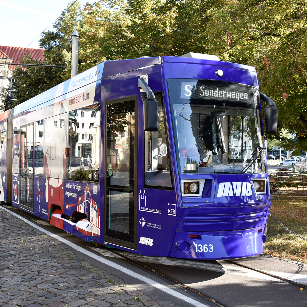 Einweihung einer neuen Straßenbahn am Tag für Zivilcourage