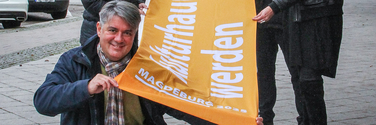 Teilnehmer*innen beim Pressetermin: Regina-Dolores Stieler-Hinz, Beigeordnete für Kultur, Schule und Sport Peter Lackner, Vorstandsvorsitzender Stadtmarketing „Pro Magdeburg“ e. V., Tamás Szalay, Leiter des Bewerbungsbüros Magdeburg 2025, Birgit Münster-Rendel, Geschäftsführerin der Magdeburger Verkehrsbetriebe, sowie Stadtmanager Georg Bandarau