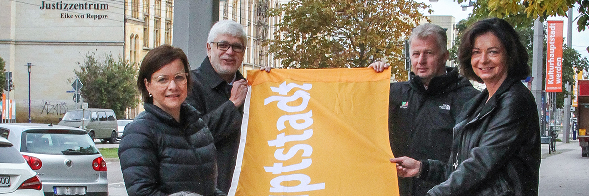 Birgit Münster-Rendel, Geschäftsführerin der Magdeburger Verkehrsbetriebe, Stadtmanager Georg Bandarau, Peter Lackner, Vorstandsvorsitzender Stadtmarketing „Pro Magdeburg“ e. V. und Regina-Dolores Stieler-Hinz, Beigeordnete für Kultur, Schule und Sport