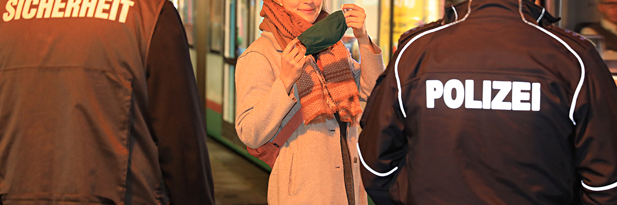 Einhaltung der Maskenpflicht in Bussen und Bahnen (Foto: Peter Gercke)