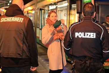 Einhaltung der Maskenpflicht in Bussen und Bahnen (Foto: Peter Gercke)