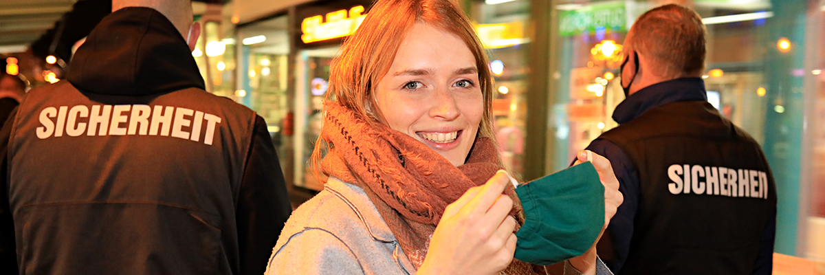 Einhaltung der Maskenpflicht in Bussen und Bahnen (Foto: Peter Gercke)