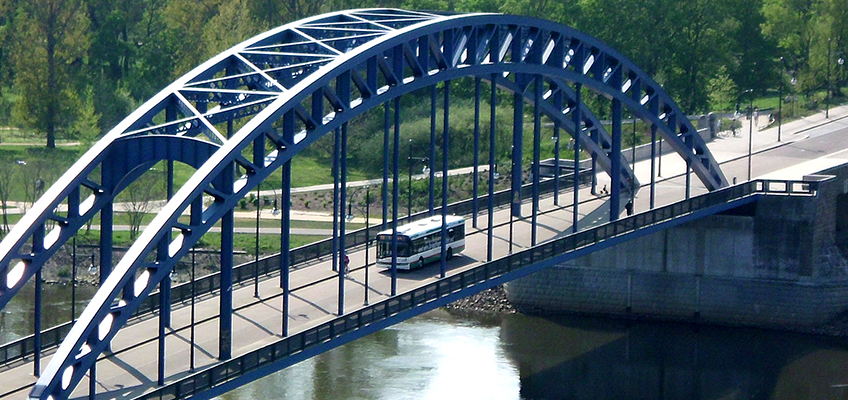 Bus auf der Sternbrücke (Foto: Marcus Behrens)