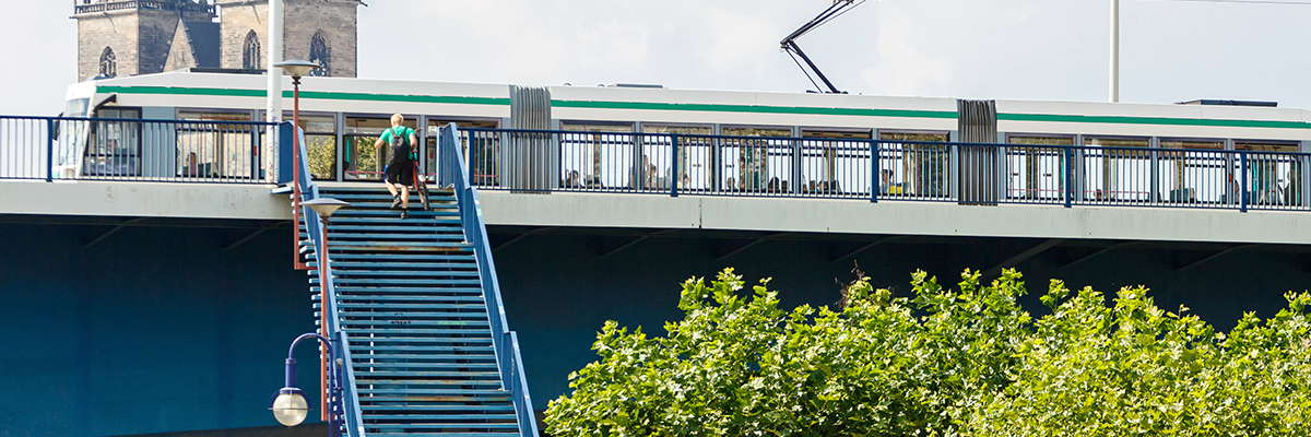 Straßenbahn auf der Strombrücke (Foto: Stefan Deutsch)