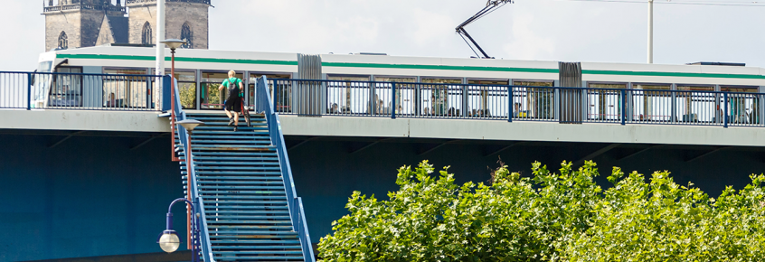 Straßenbahn auf der Strombrücke (Foto: Stefan Deutsch)