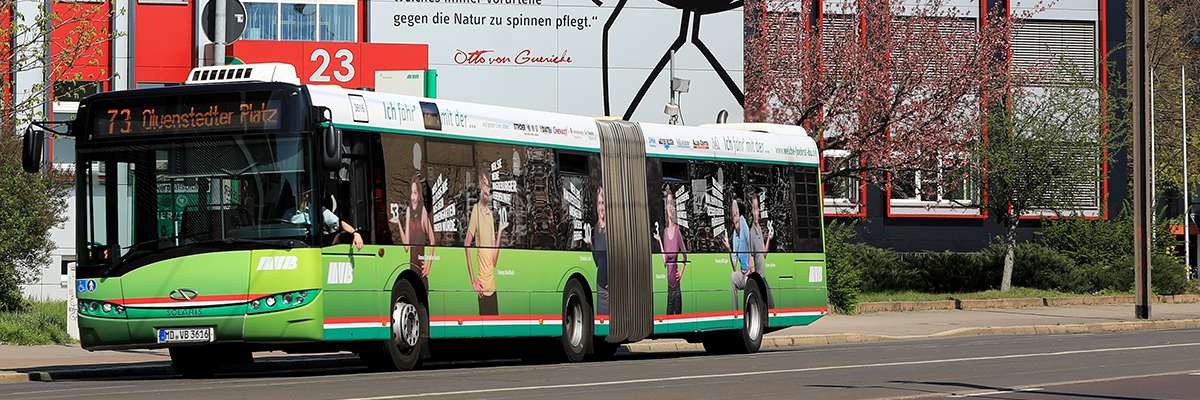 Buslinie 73 an der Haltestelle Universitätsbibliothek (Foto: Peter Gercke)