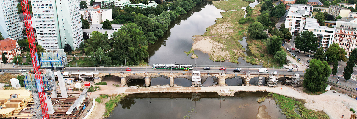 Straßenbahn auf der Zollbrücke (Foto: Peter Gercke)