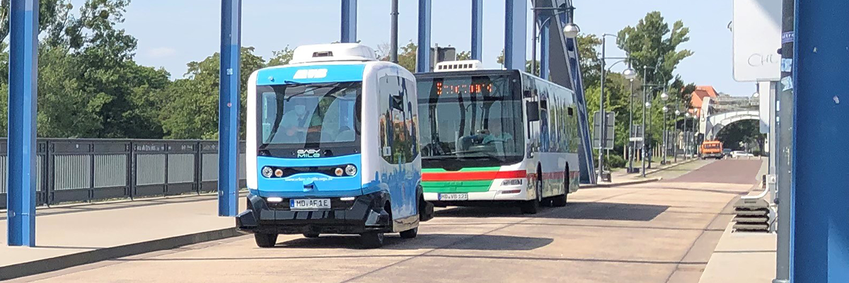 Automatisierter Shuttlebus „Elbi“ auf der Sternbrücke (Foto: Daniel Strauchmann)