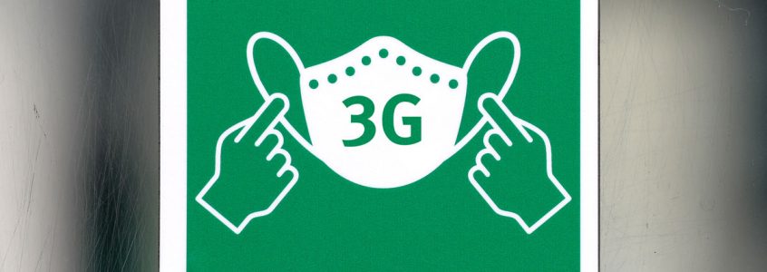 icon auf den Straßenbahnen mit einer Maske und dem Druck 3G