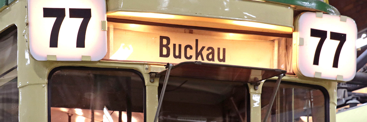 Tw 124 (Foto: Ralf Kozica) Historische Straßenbahn der Linie 77 nach Buckau