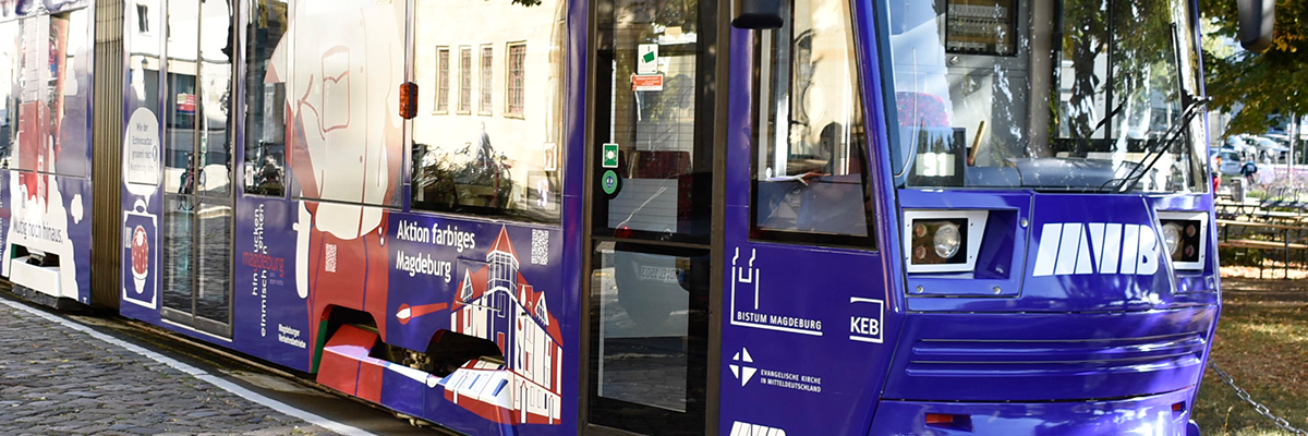 NGT 1363 mit der besonderen Werbebeklebung