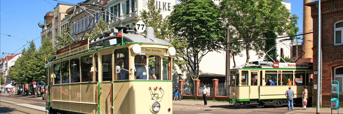 historische Straßenbahn unterwegs in Sudenburg