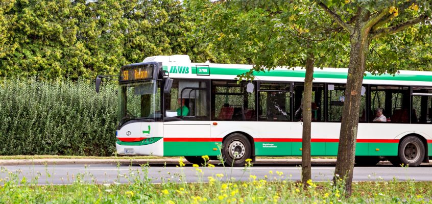 Bus des Schienenersatzverkehrs Richtung Reform.