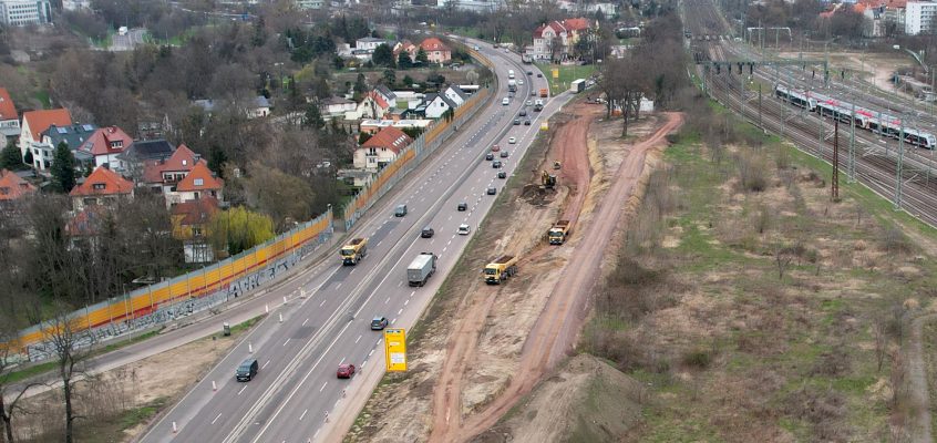 Luftaufnahme mit Blick auf die Baustelle für die zweite Nord-Süd Verbindung der Straßenbahn entlang des Magdeburger Rings