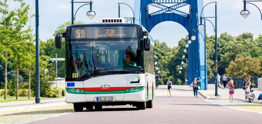 Bus der Linie 59 Richtung ZOB Damaschkeplatz auf der Sternbrücke.