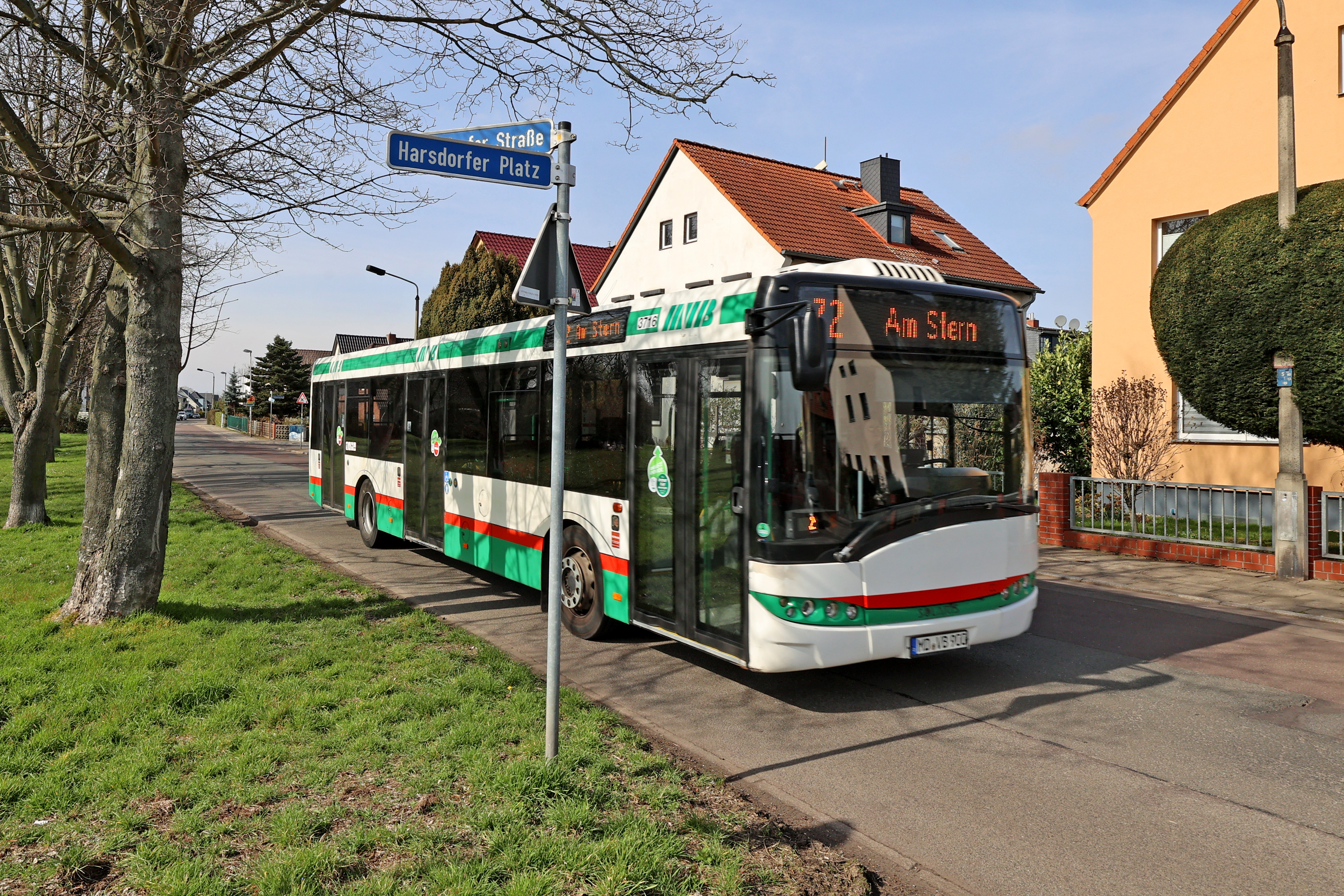 Bus der Linie 52 in Richtung Am Stern auf der Harsdorfer Straße