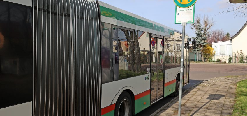 Bus der Linie 72 an der Haltestelle Harsdorfer Platz