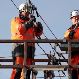 Bauarbeiten an der Oberleitung der MVB Strabag Baustelle am August Bebel Damm