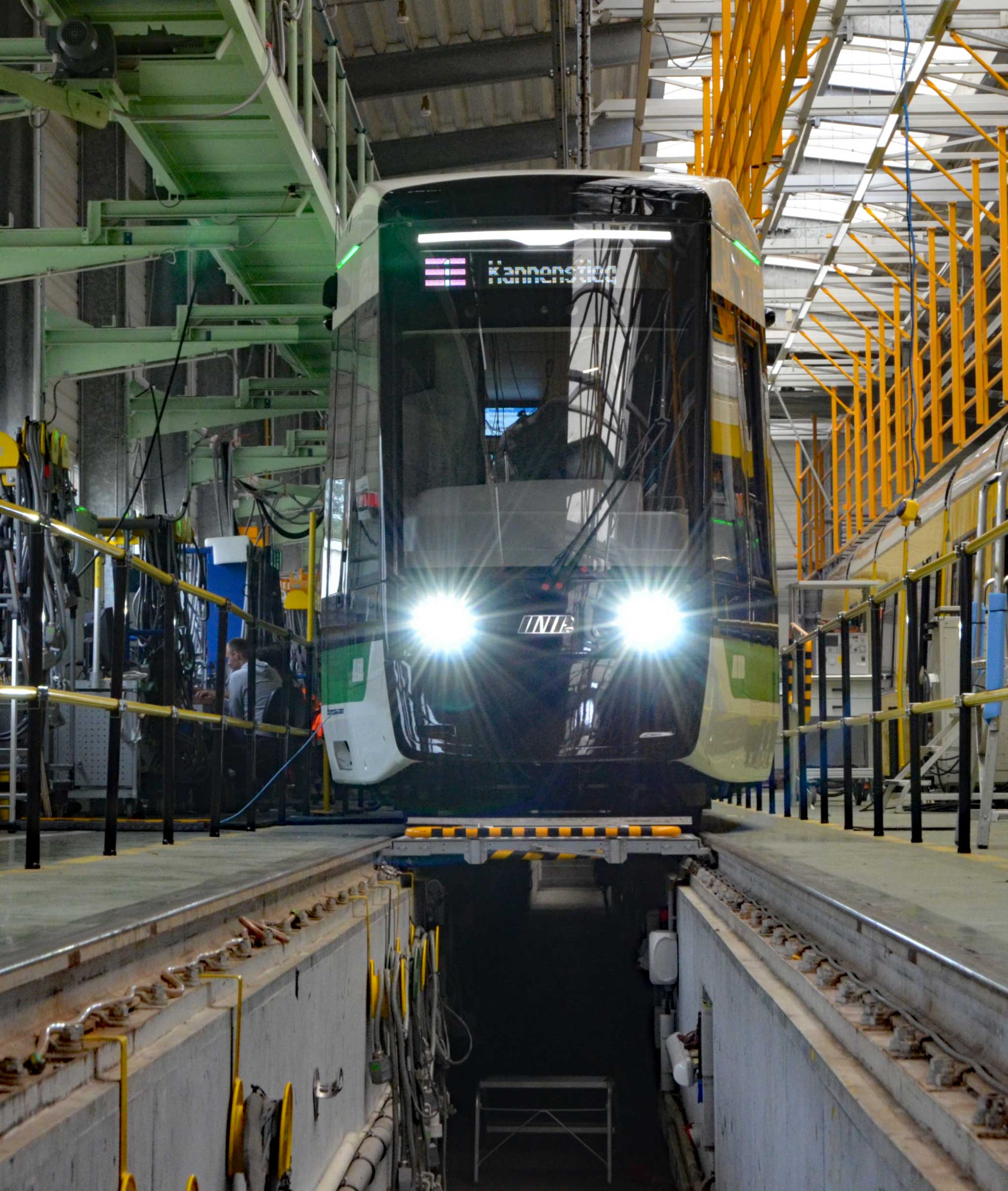 Flexity Straßenbahn in der Werkstatt