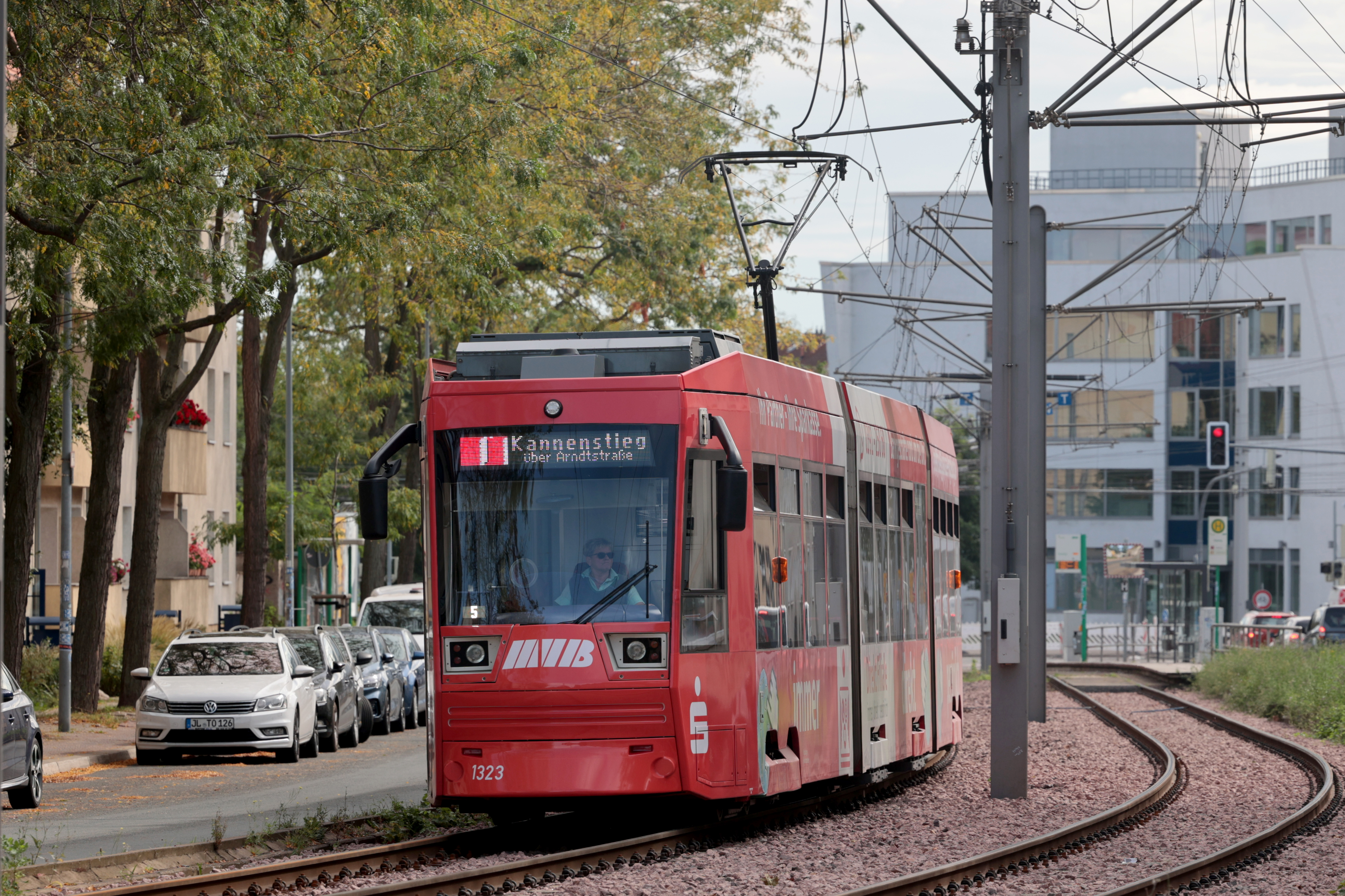 Straßenbahn der Linie 1 am Südring