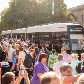 Event der Magdeburger Verkehrsbetriebe zur Vorstellung der neuen Flexity Straßenbahn auf dem Bahnhofsvorplatz