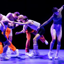 Bild aus dem Theaterstück "Das Floß der Medusa" von Mirjam Loibl und Ensable im Schauspielhaus Magdeburg Foto: ©Gianmarco Bresadola