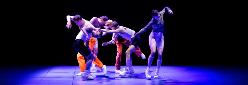 Bild aus dem Theaterstück "Das Floß der Medusa" von Mirjam Loibl und Ensable im Schauspielhaus Magdeburg Foto: ©Gianmarco Bresadola