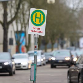 Ersatzhaltestellenschild für die Haltestelle Seumestraße