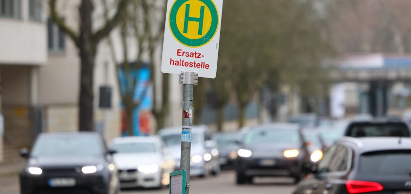 Ersatzhaltestellenschild für die Haltestelle Seumestraße