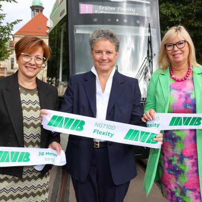 Inbetriebnahme der neuen Flexity-Straßenbahn in der Hartstraße durch: Birgit Münster Rendel, Oberbürgermeisterin Simone Borris, Verkehrsministerin Dr. Lydia Hüskens