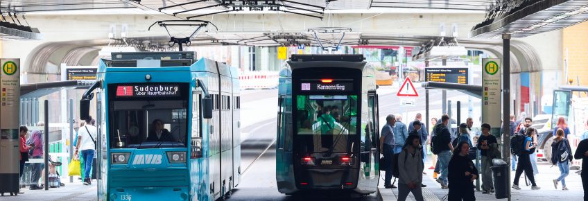 Flexity Straßenbahn am Köllner Platz