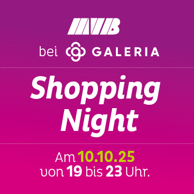 Quadratisches Werbemotiv für die ShoppingNight von MVB und Galeria am 10.10.2025 von 19 bis 23 Uhr. Weißer Schriftzug auf pink-violettem Hintergrund.