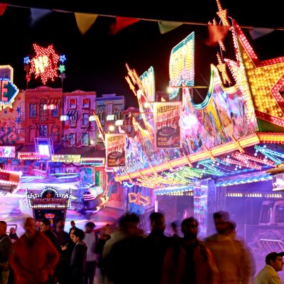 Die magdeburger Herbstmesse bei Nacht