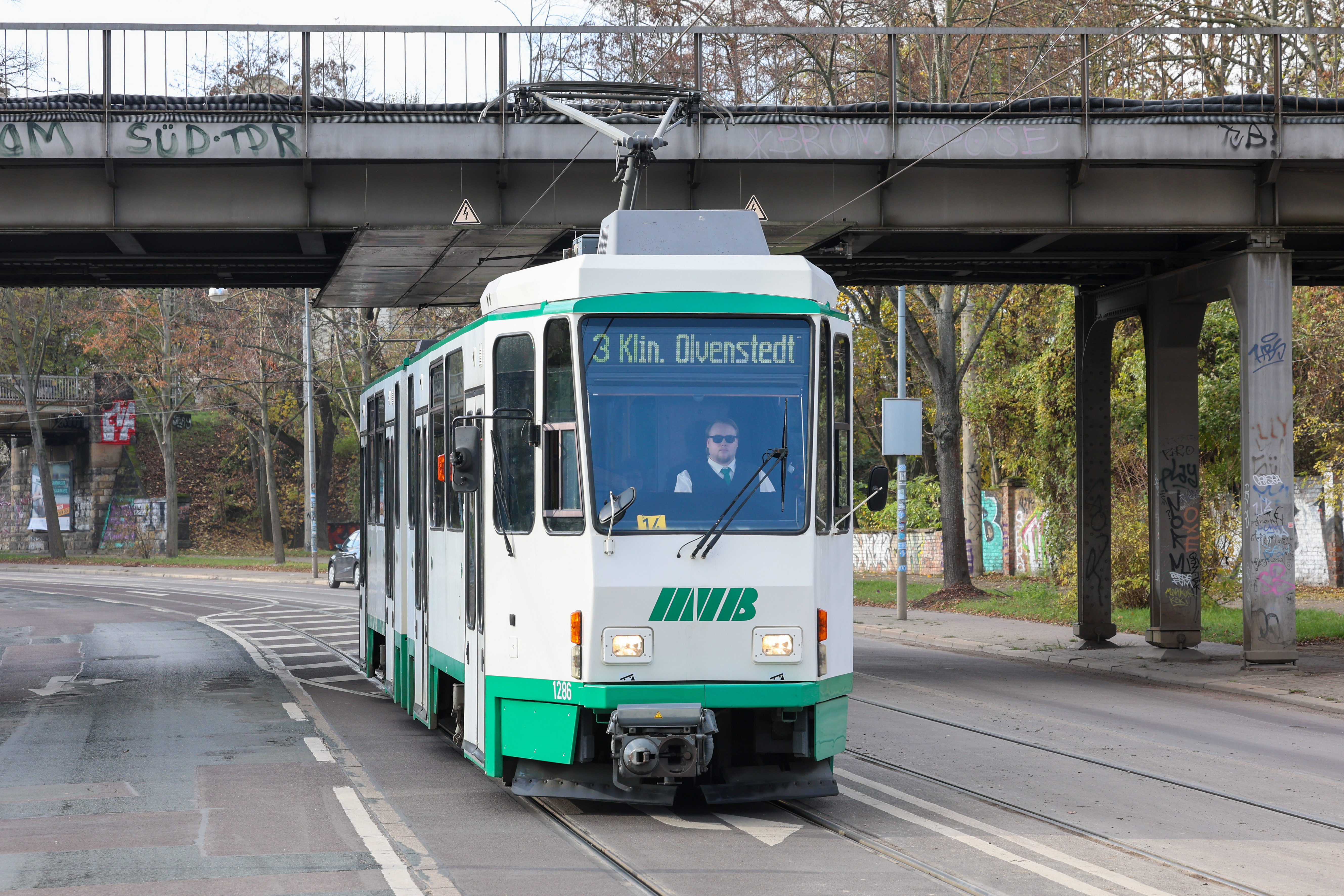 Tatrabahn vom Typ KT4D auf der Linie 3.