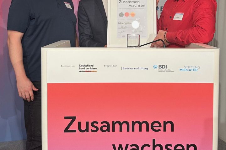 Preisträger des Wettbewerbs „Zusammen wachsen: Gute Ideen für Integration am Arbeitsmarkt 2025" erhalten Auszeichnung.
