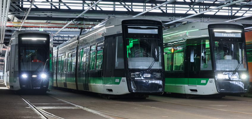 Drei Flexity-Straßenbahnen in der Fahrzeughalle des Betriebshofs Nord. (Fot: Peter Gercke)