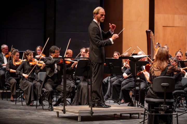 Aufnahme aus einem Konzert des Magdeburger Sinfonieorchesters mit Dirigent Christian Øland.