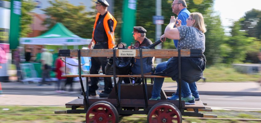 Draisine auf den Straßenbahngleisen