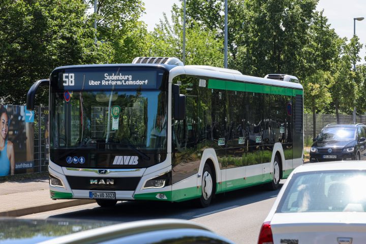 Buslinie 58 Richtung Sudenburg im Hopfengarten