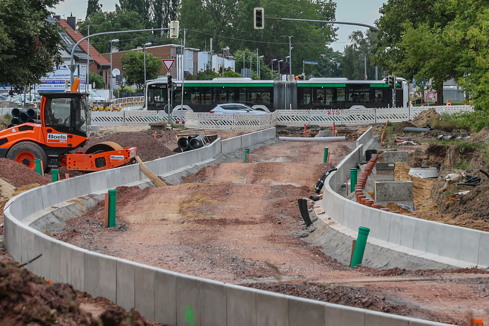 Baustand an der Kreuzung Olvenstedter Graseweg im Juli 2026