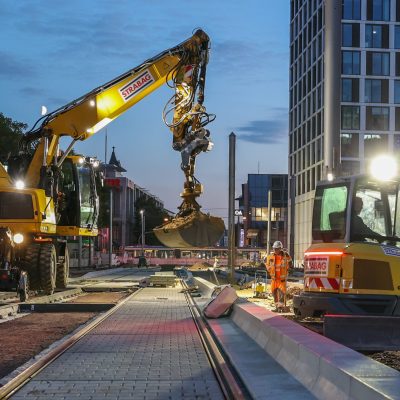 Nachtbauarbeiten am Alten Markt mit zwei Baggern